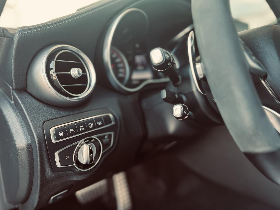 Mercedes C 63 AMG — photo 12 sur 14