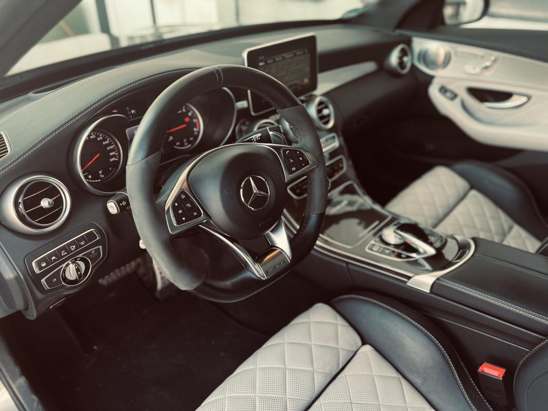 Mercedes C 63 AMG — photo 13 sur 14