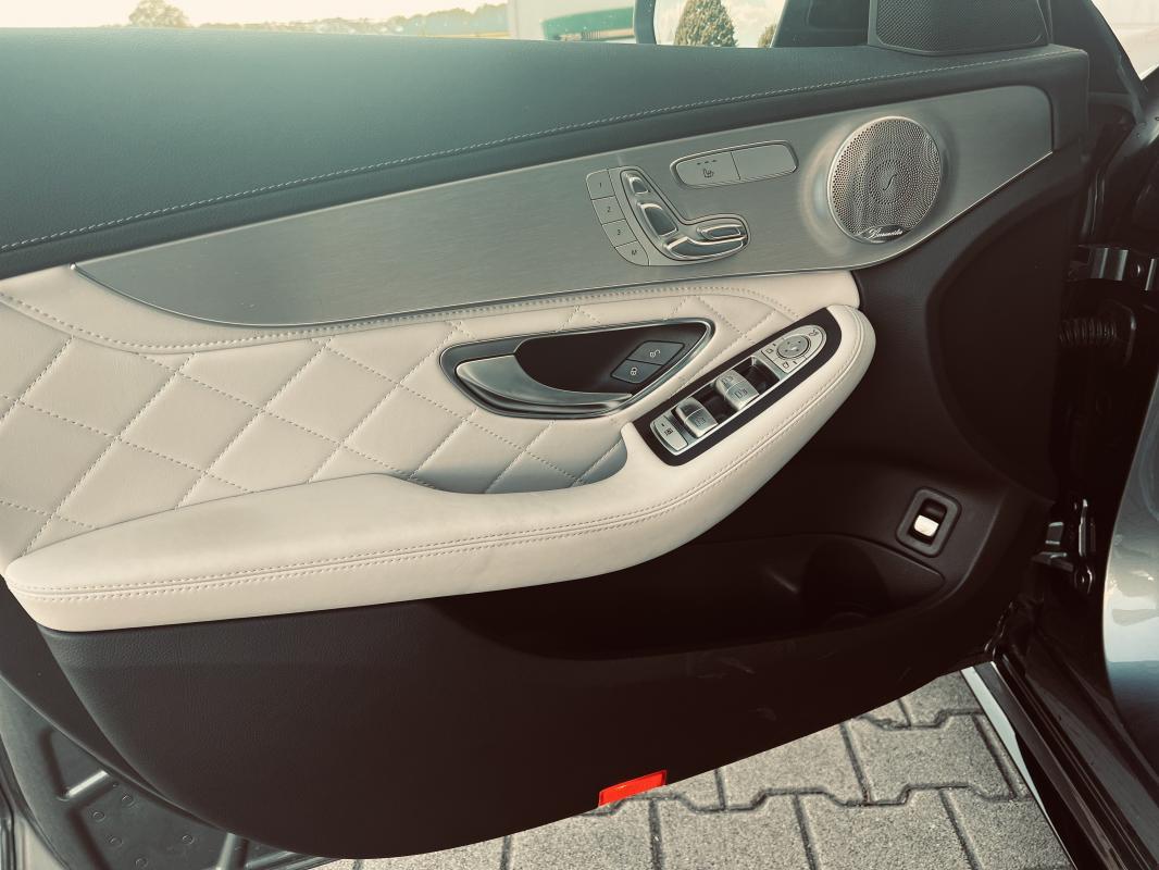 Mercedes C 63 AMG — photo 8 sur 14
