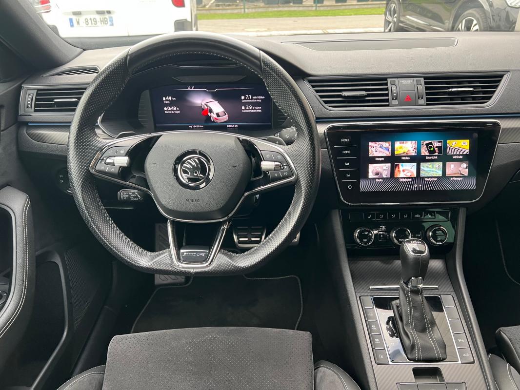 Skoda Superb Combi — photo 12 sur 14