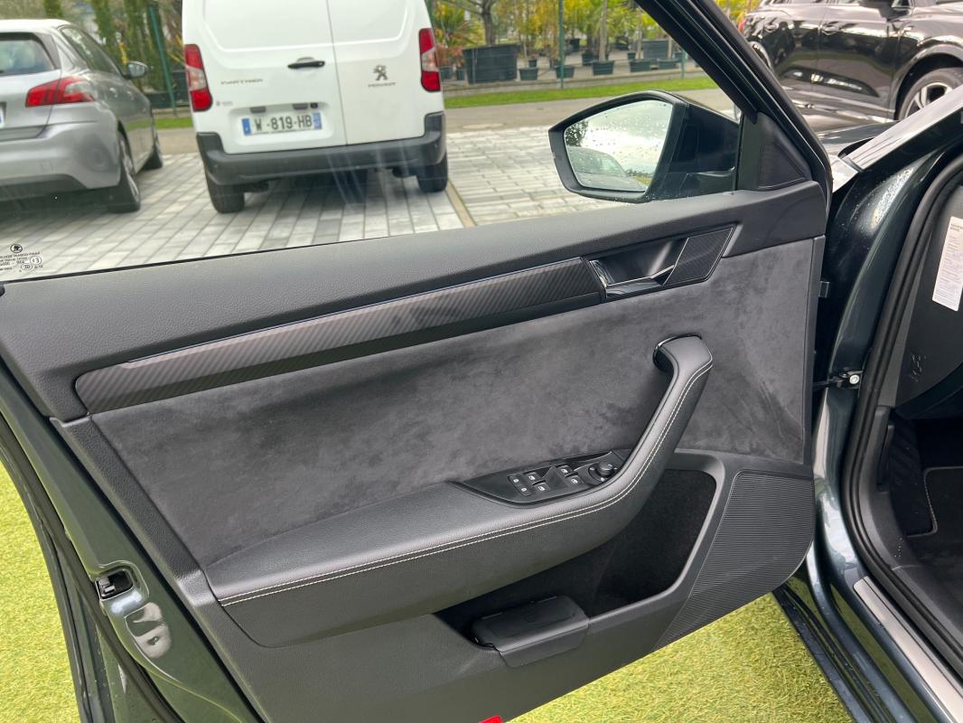 Skoda Superb Combi — photo 14 sur 14
