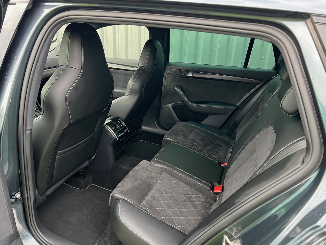 Skoda Superb Combi — photo 9 sur 14