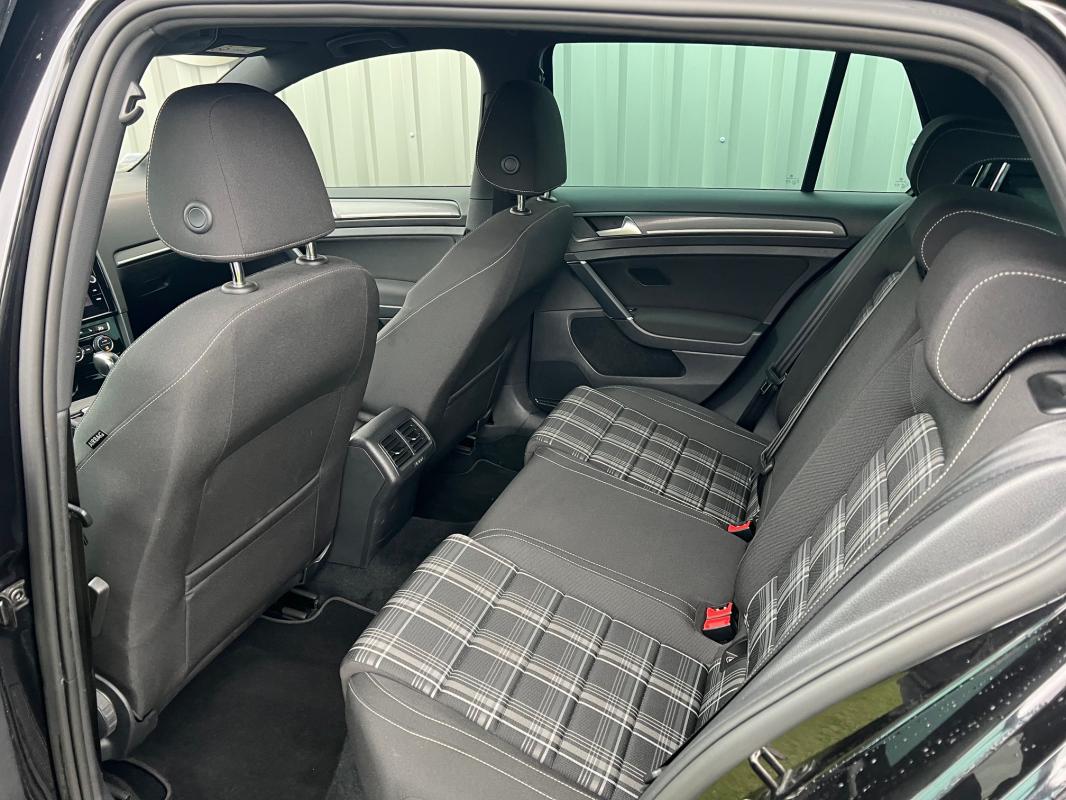Volkswagen Golf — photo 7 sur 9