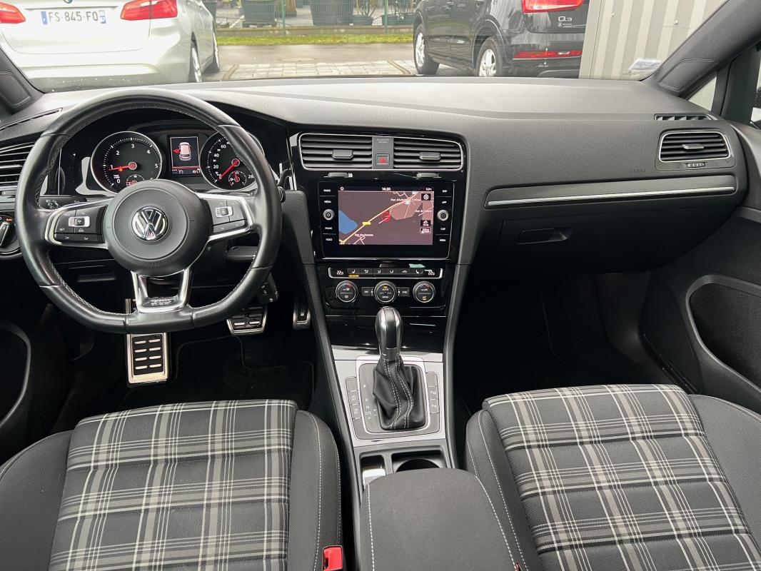 Volkswagen Golf — photo 8 sur 9