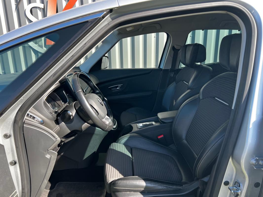 Renault Grand Scénic — photo 11 sur 12
