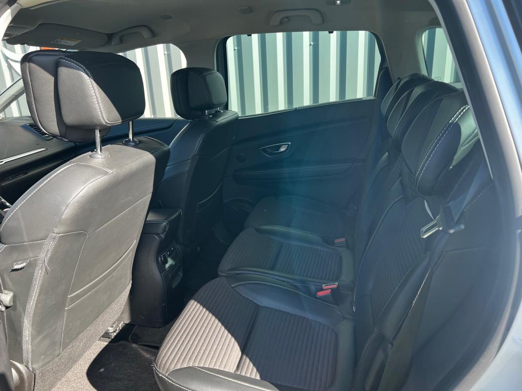 Renault Grand Scénic — photo 8 sur 12