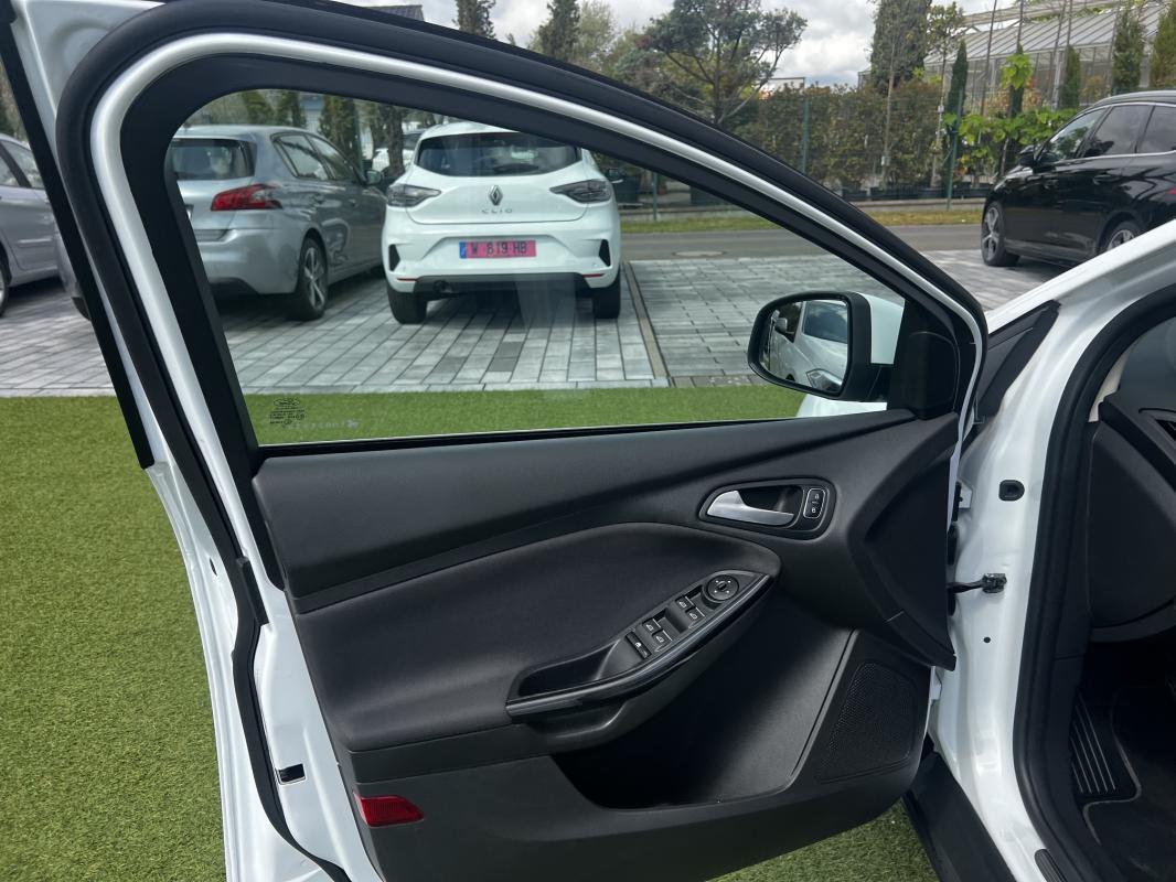 Ford Focus — photo 12 sur 12