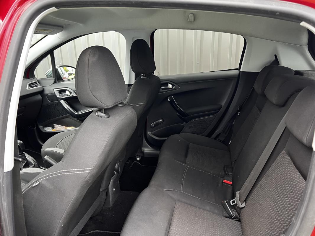 Peugeot 208 — photo 6 sur 8