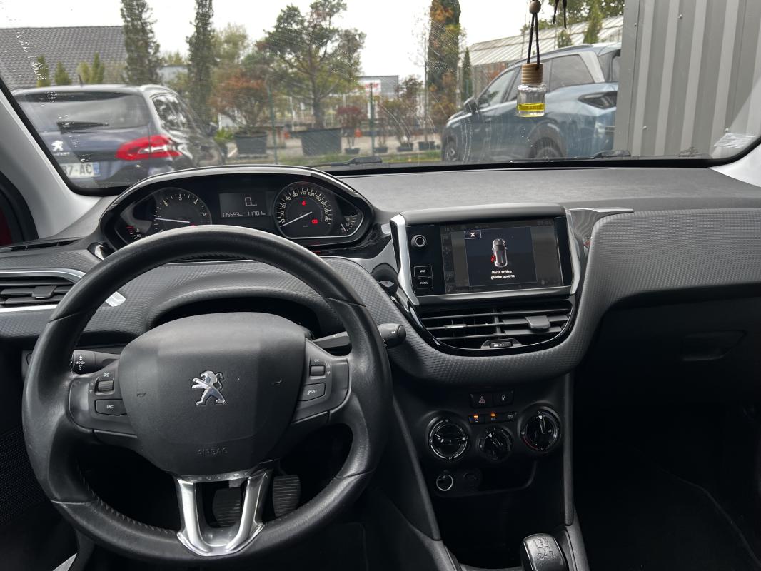 Peugeot 208 — photo 7 sur 8
