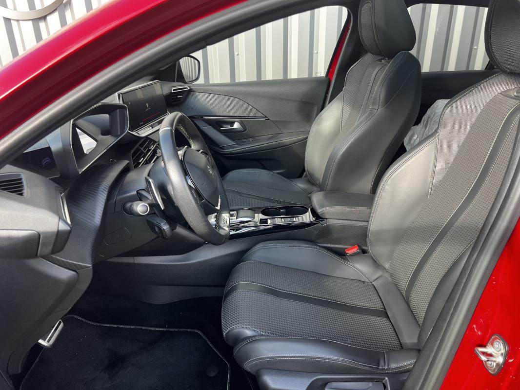 Peugeot 208 — photo 6 sur 8
