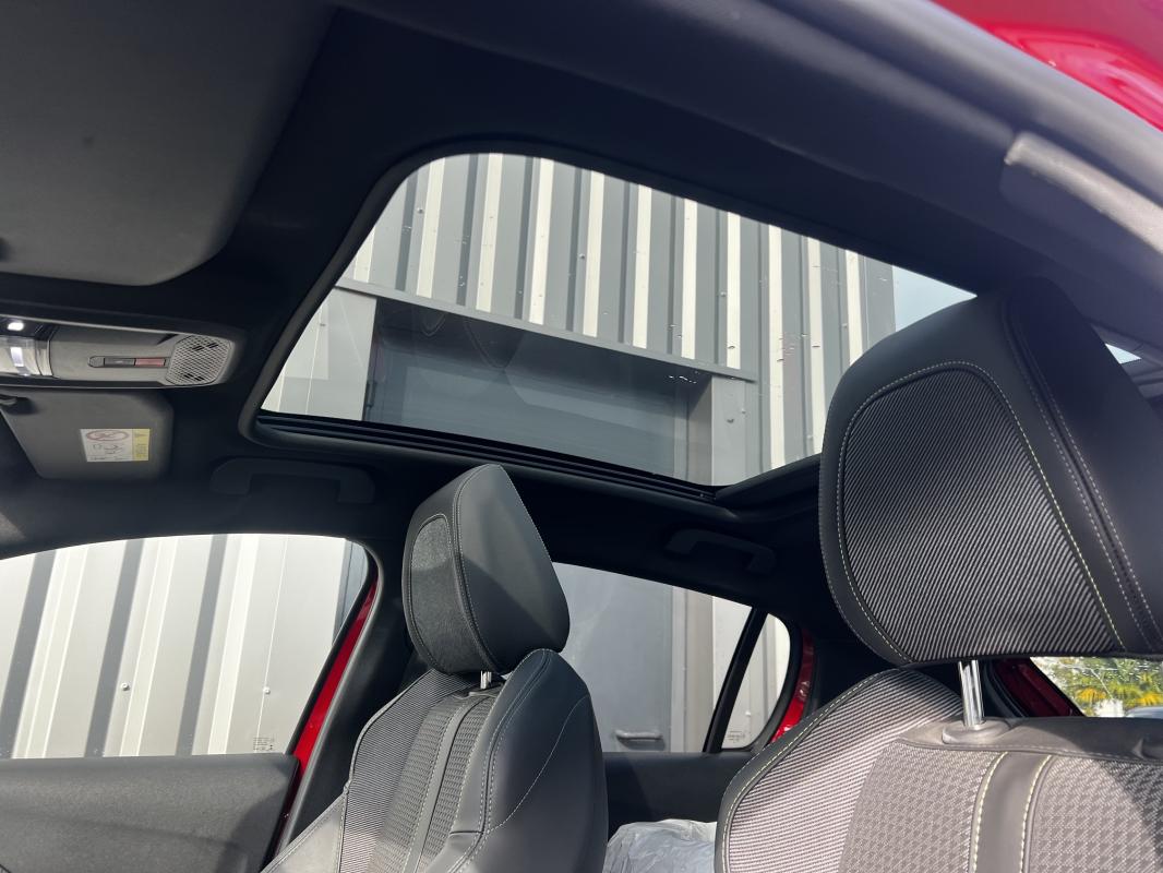 Peugeot 208 — photo 8 sur 8